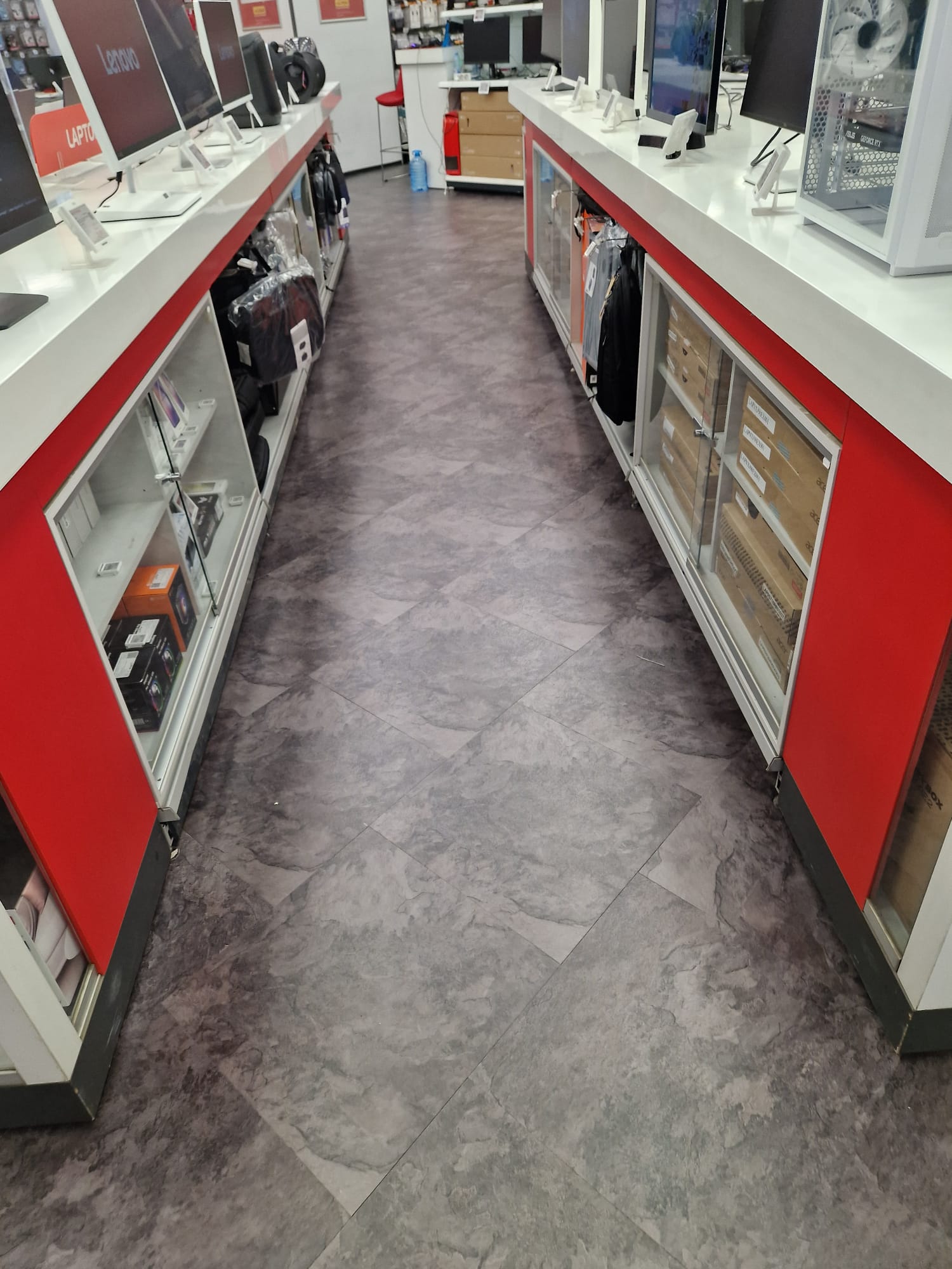 Reamenajare pardoseală LVT  - Imagine 2