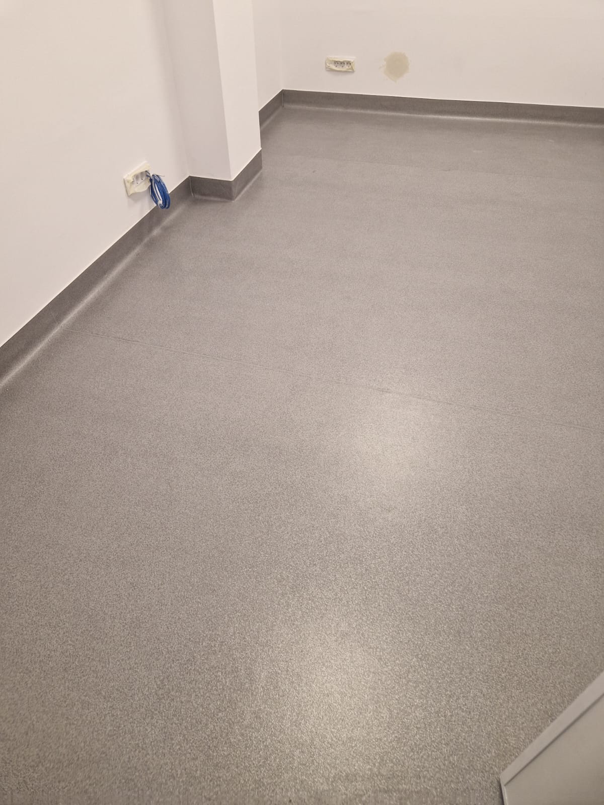 Amenajare pardoseală clinică stomatologică