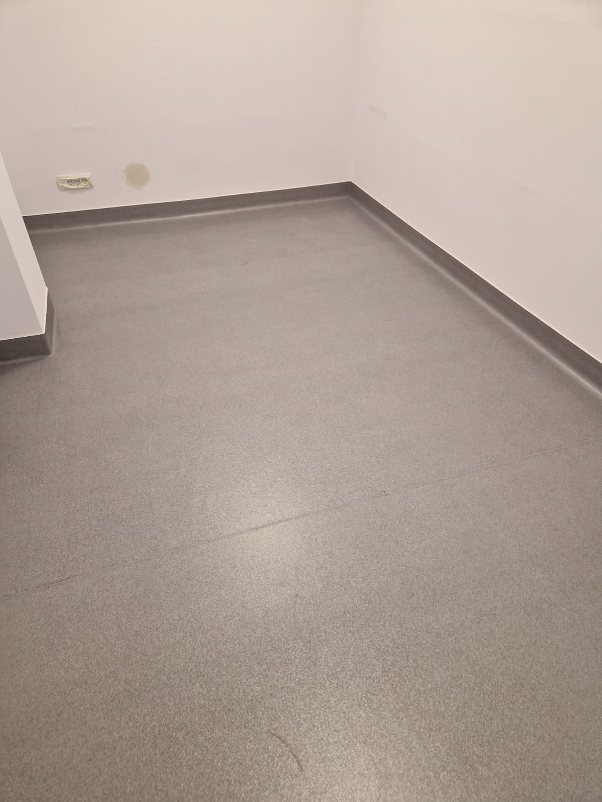 Amenajare pardoseală clinică stomatologică - Imagine 3