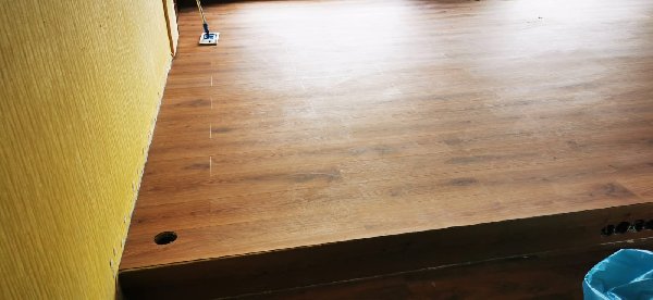 Montaj LVT si turnare sapa autonivelanta